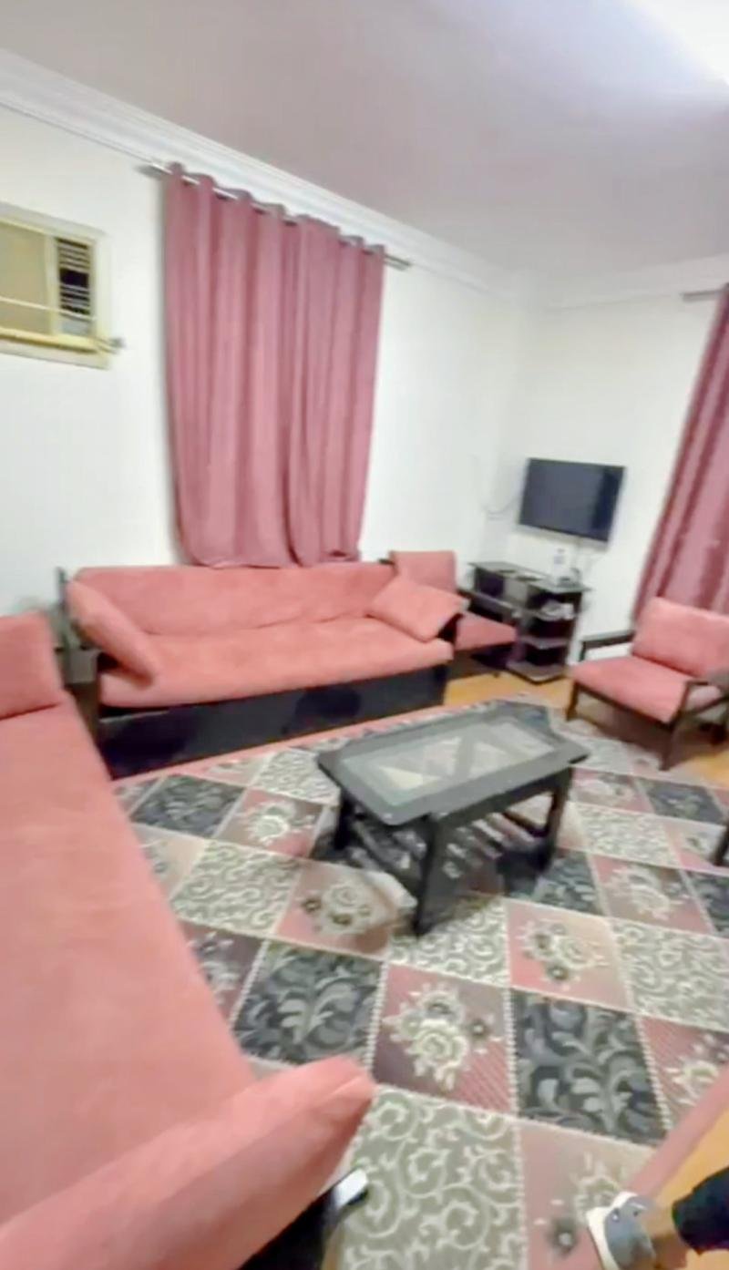 شقه مفروشه فرش نضيف