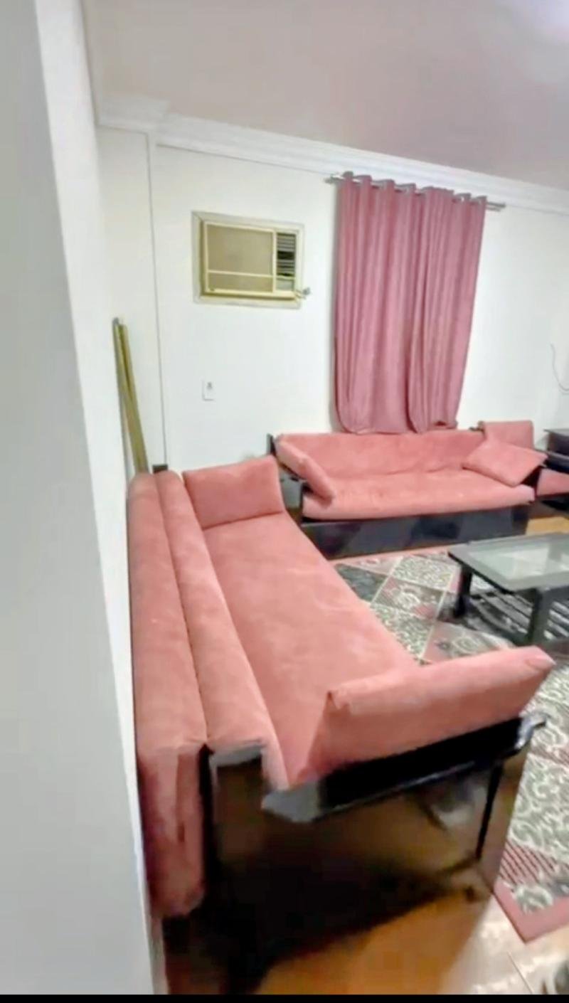 شقه مفروشه فرش نضيف